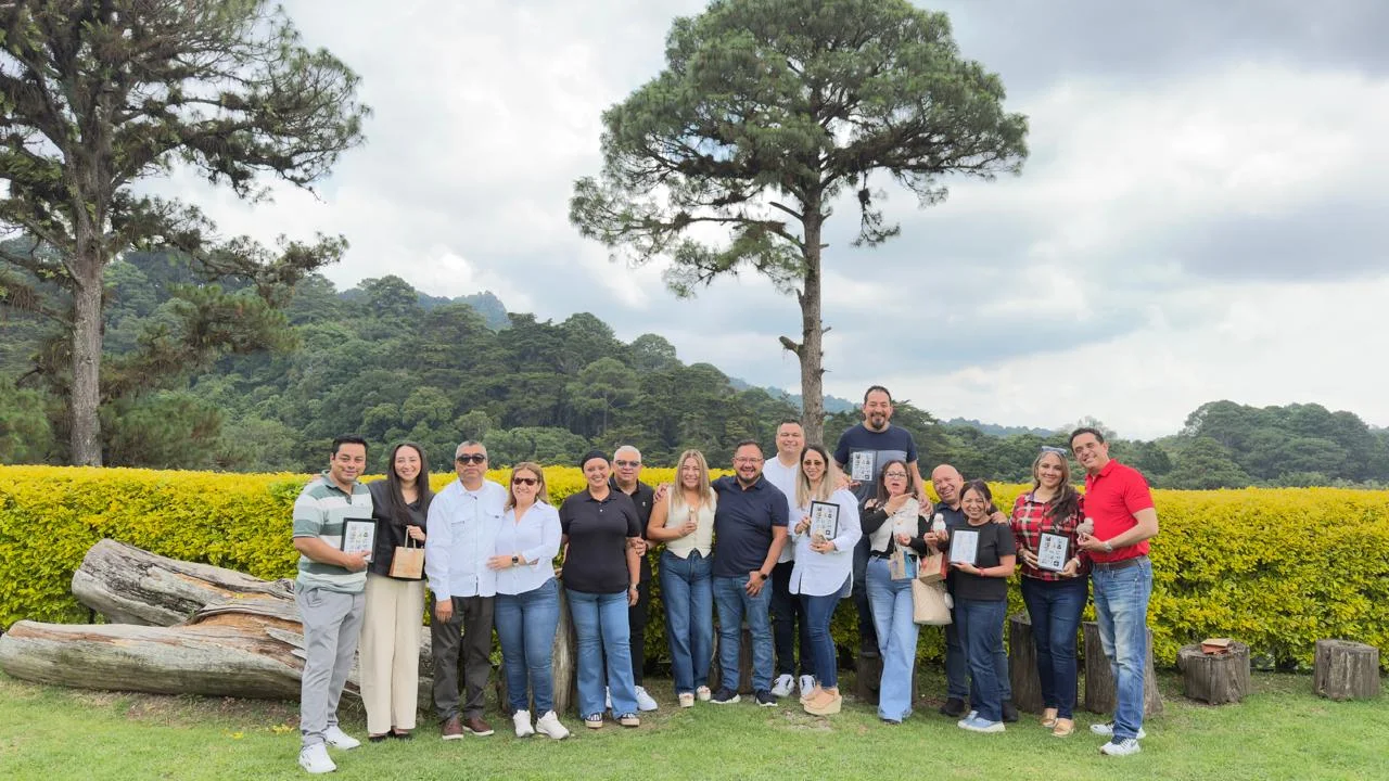 Comunidad reunida en un grupo de amistad